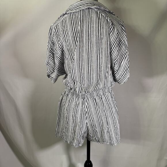 Wishlist Apparel ShortSleeve Romper Short Jumpsuit Black/ White Striped Size M4c - Picture 3 of 7